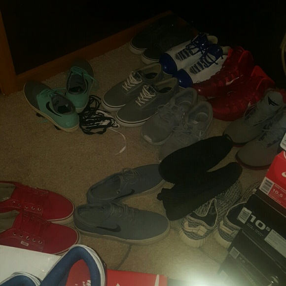 SO MANY SHOES COMMENT FOT DETAILS - Picture 3 of 3